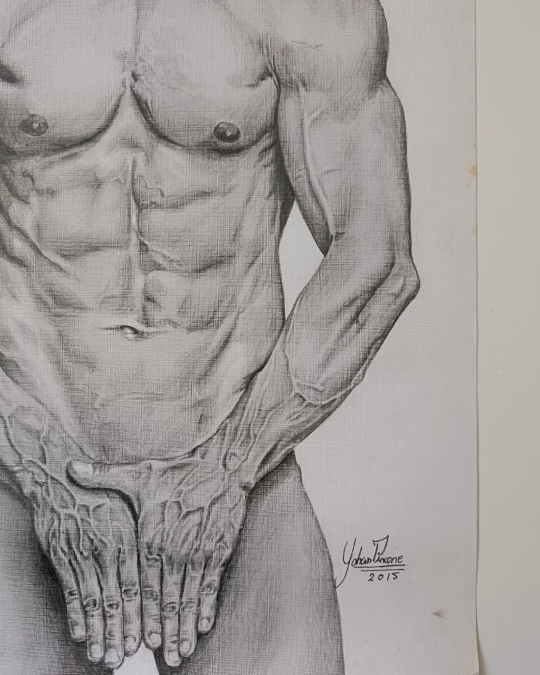 Dibujo realista en lápiz de figura masculina con gran detalle anatómico – obra de Yohan Pixone