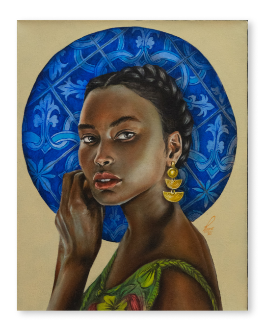 Pintura al óleo de mujer afrodescendiente con fondo cerámico azul y pendientes dorados – obra de Yohan Pixone