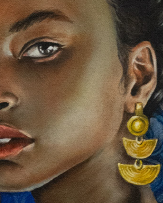 Pintura al óleo de mujer afrodescendiente con fondo cerámico azul y pendientes dorados – obra de Yohan Pixone