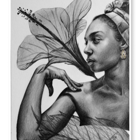 Retrato a mano en grafito de mujer afrodescendiente con flor simbólica – obra de Yohan Pixone
