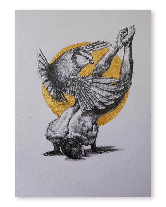 Dibujo realista en lápiz y acrílico de hombre en tensión con fondo dorado y ave en vuelo – obra de Yohan Pixone