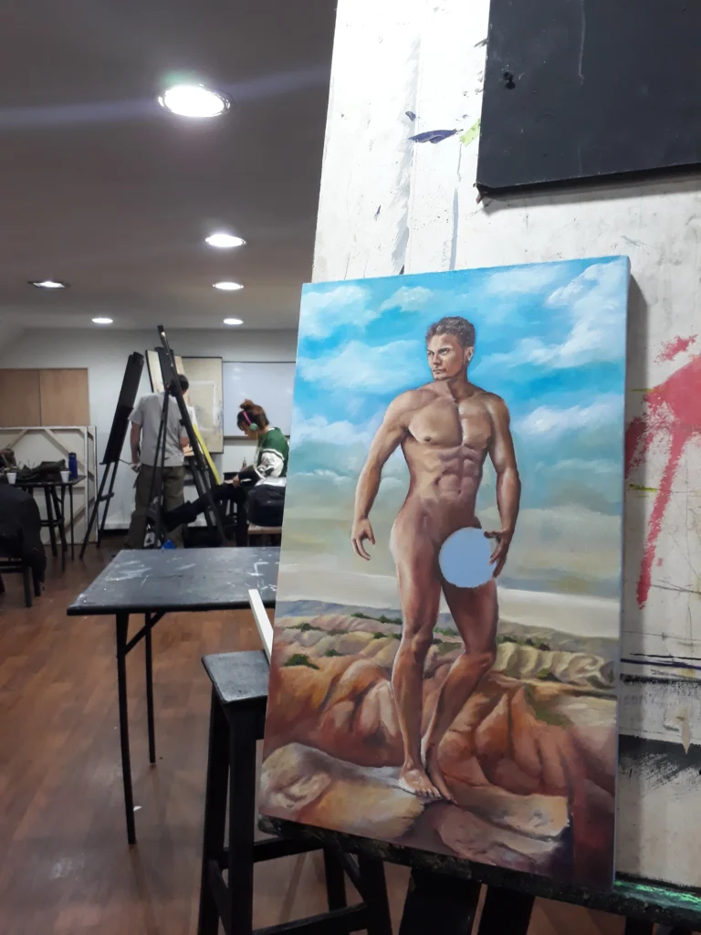 artista visual pintando figura humana en proceso creativo explorando tensión y presencia
