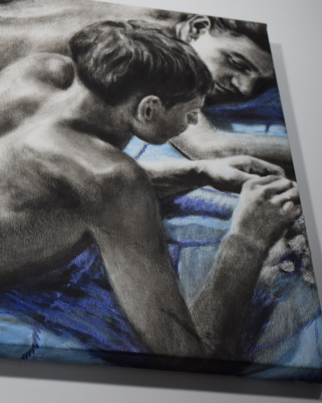 Pintura al óleo de dos figuras humanas en escena íntima con intervención de color, obra Antes de decir de Yohan Pixone