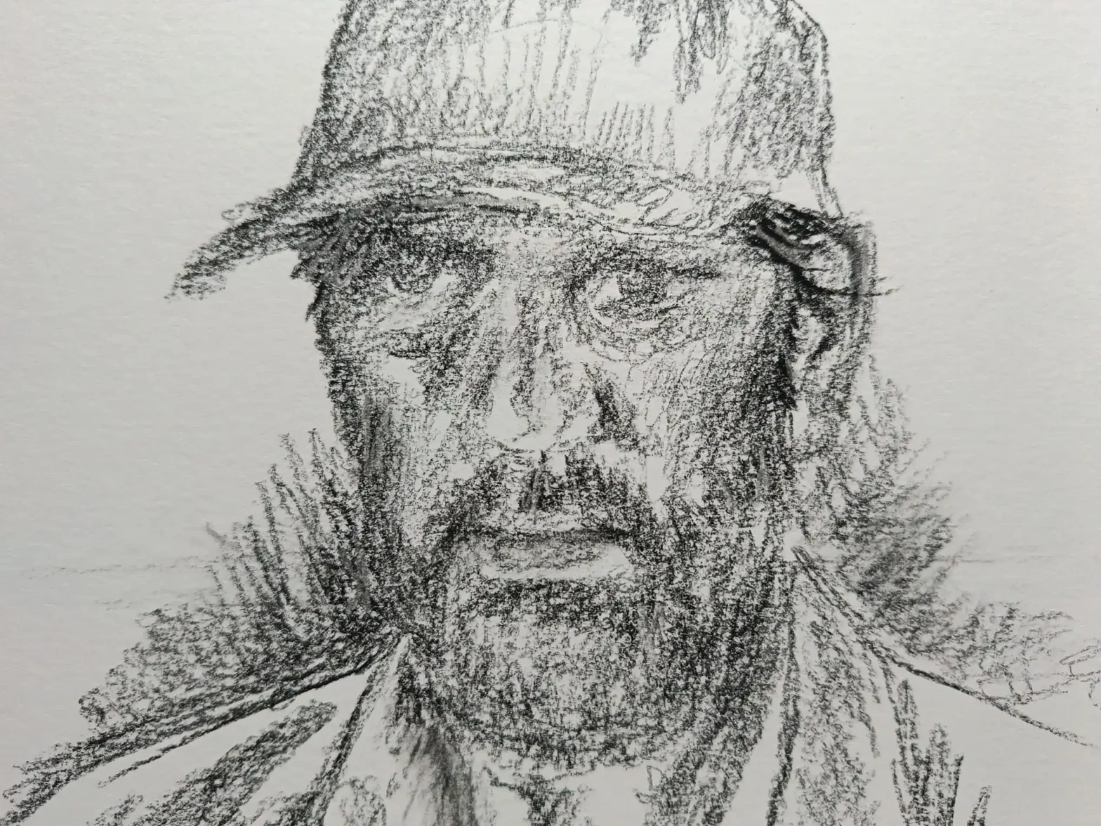 Dibujo de rostro en proceso dentro del laboratorio de rostros de Yohan Pixone, explorando una presencia ausente y una mirada contenida.