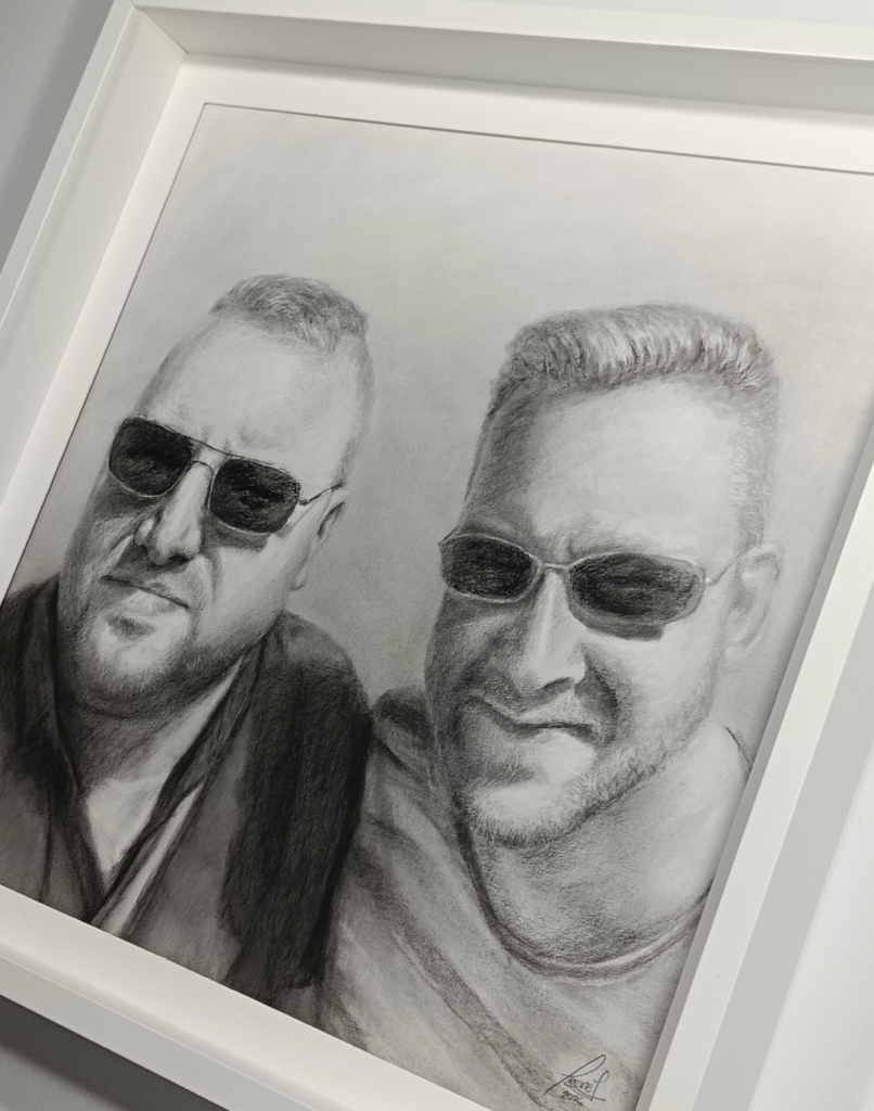 Proceso de dibujo de retrato por encargo en Granada, realizado por Yohan Pixone con estructura, masas y valores tonales.